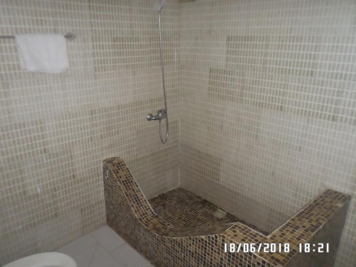 Hotel Residence Seven 7 Abidjan Exterior photo